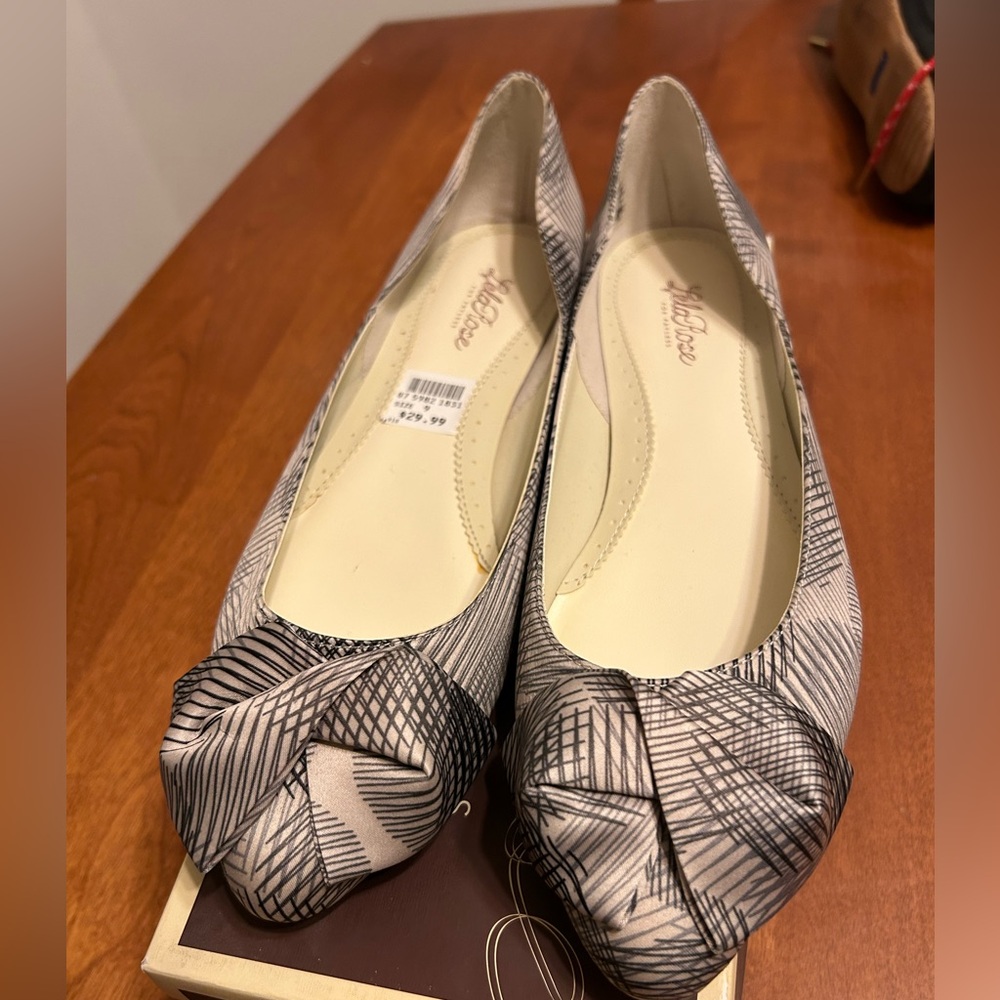 New gray print flats